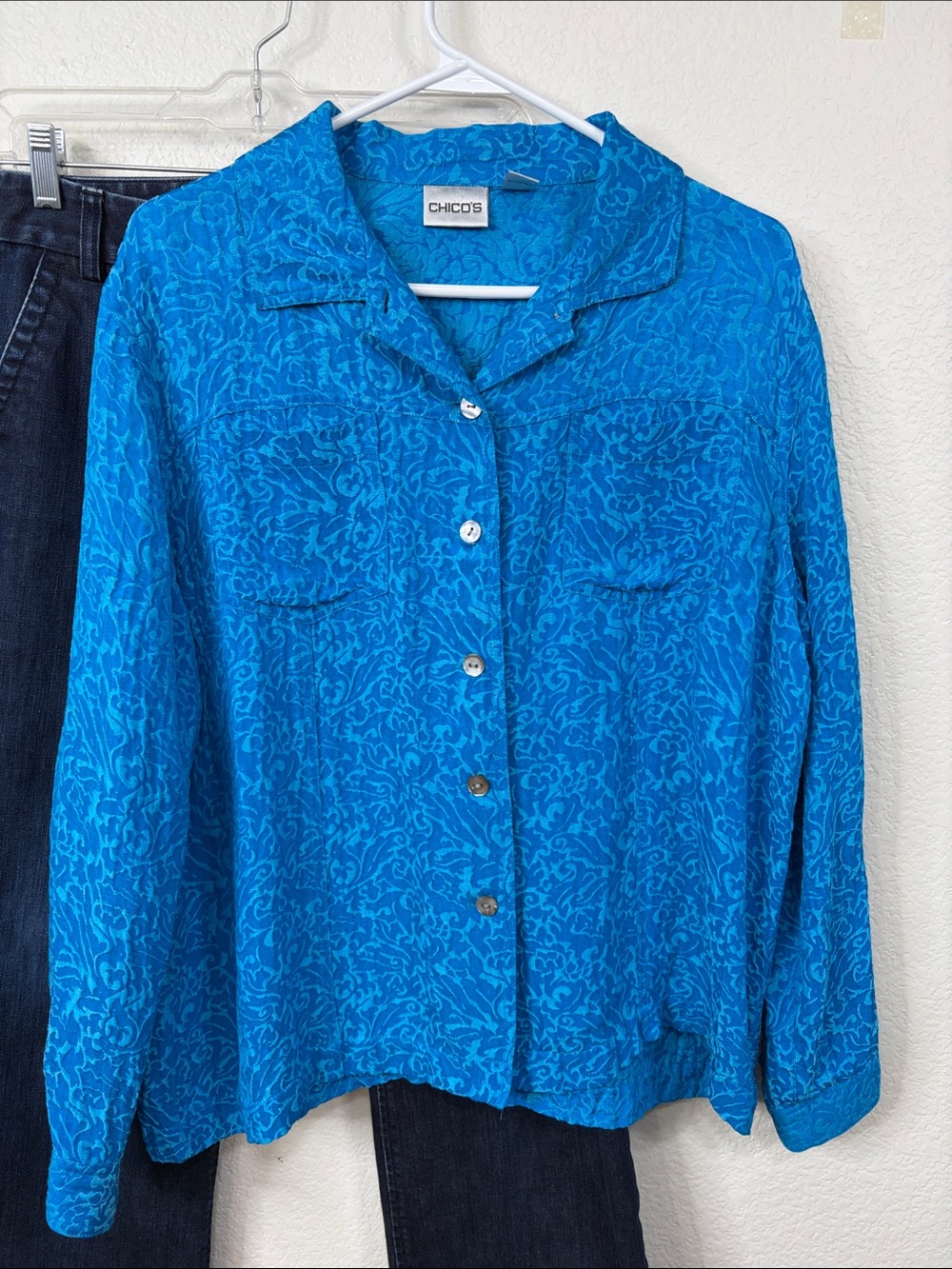 Chico's XL Vibrant Teal Blue Raised Patterned Button-Up Blouse - L/XL. Chicos 3